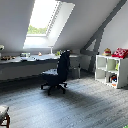 Spacieuse Avec Piscine Et Parking Prive - Fr-1-410-464 * Montreuil-le-Henri