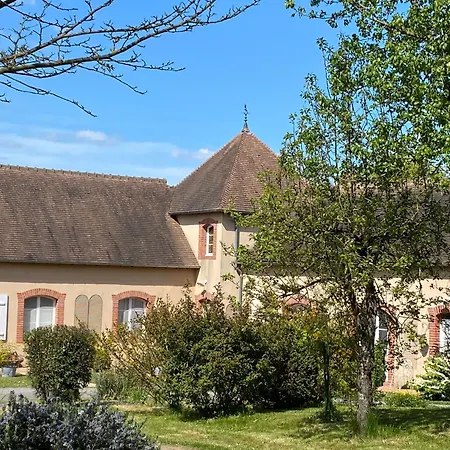 Spacieuse Avec Piscine Et Parking Prive - Fr-1-410-464 Montreuil-le-Henri