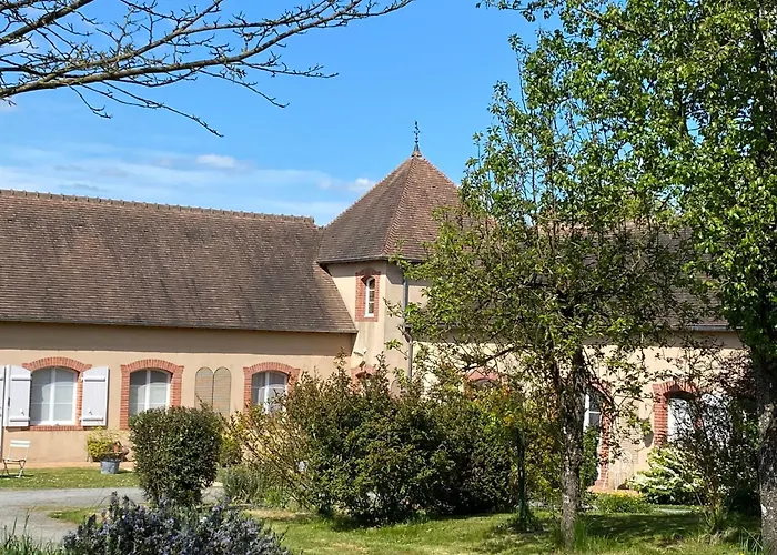 Spacieuse Avec Piscine Et Parking Prive - Fr-1-410-464 Montreuil-le-Henri